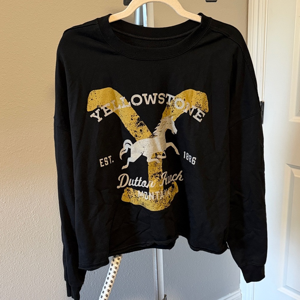 Black Yellowstone Cropped Graphic Sweatshirt
